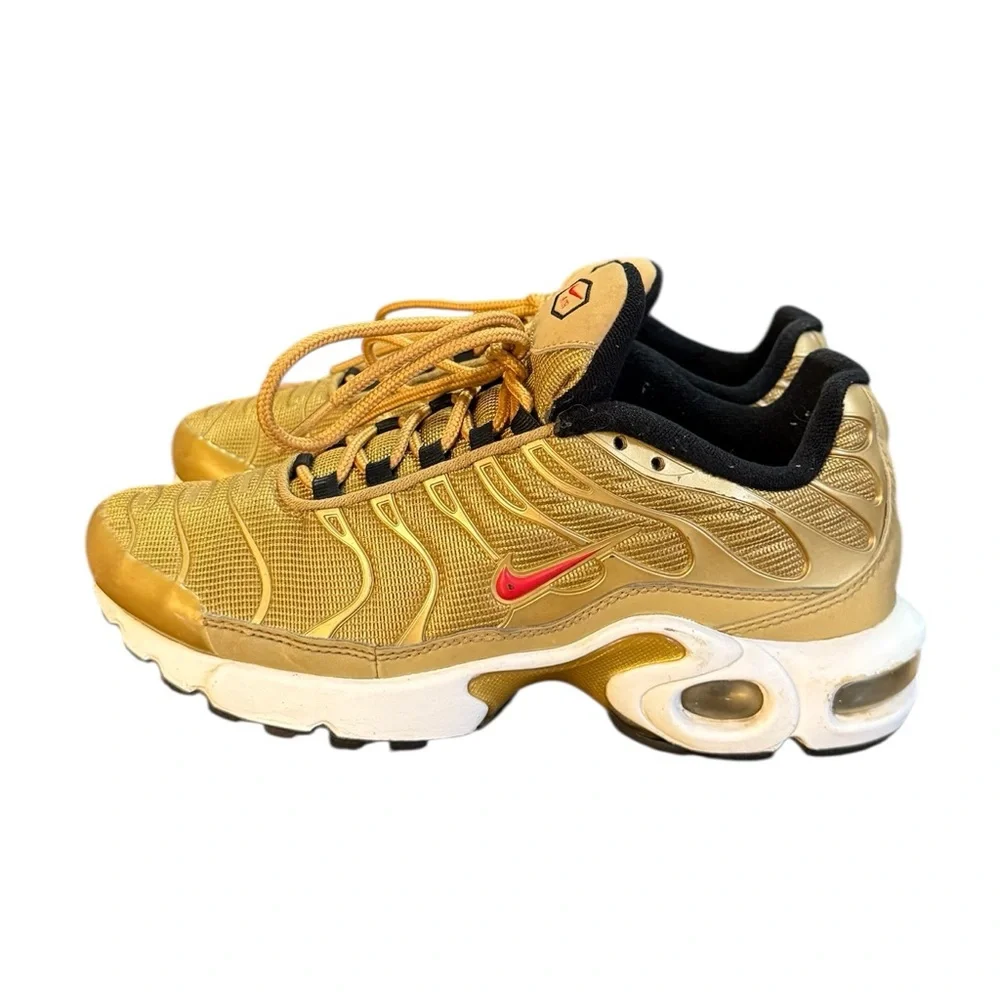 Nike Air Max Plus TN Metallic Gold Varsity Sneakers Youth Size 5.5